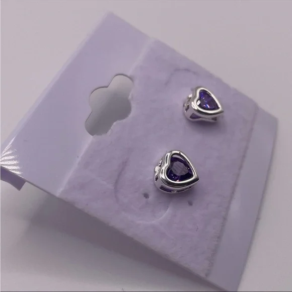 Amethyst Purple Heart Stud Earrings Made w Swarovski Crystals Silver Overlay New - Picture 3 of 4